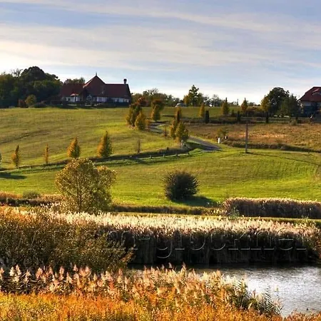 Kekhold Vendeghaz Villa Bárdudvarnok