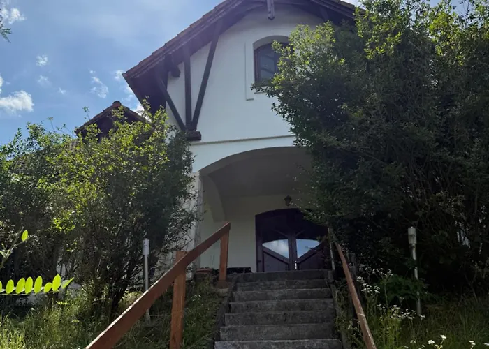 Kékhold Villa